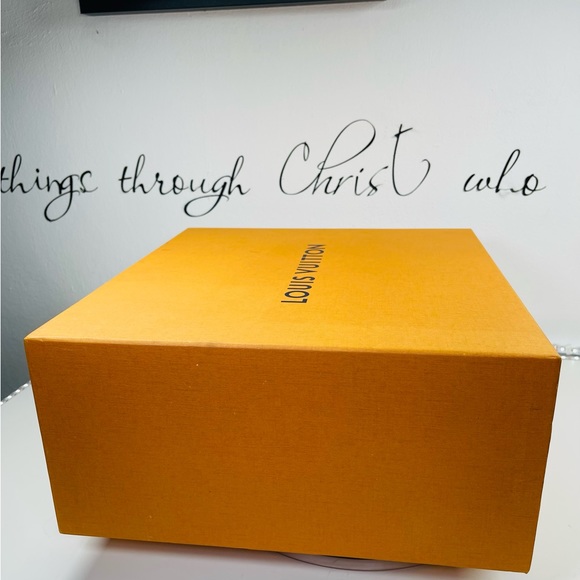 Authentic Louis Vuitton box empty - Picture 10 of 11
